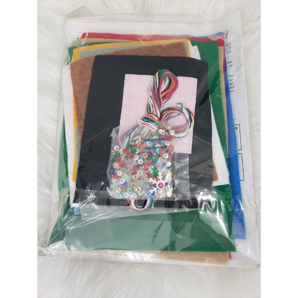 NEW Felt Embroidery Feed the Birds Snowman‎ Christmas Felt Stocking Sequin Kit - Picture 5 of 5